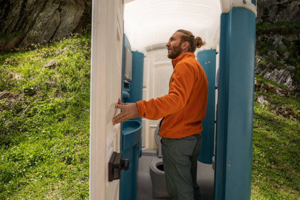 Best Luxury portable toilet rental  in Oakfield, WI